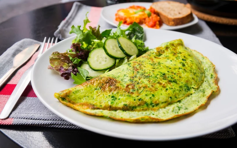 Místo toho, abyste se cpali chlebem, připravte si rap. Bez mouky, pouze zdravé ingredience, které vás na dlouho zasytí.
