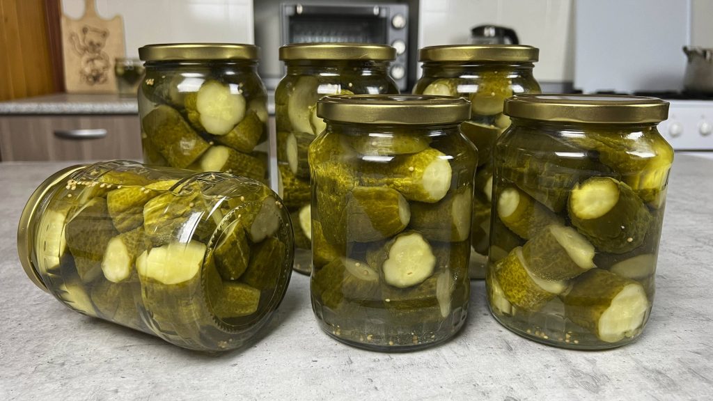 Chyba, která kazí nakládané okurky. Mnoho lidí ji dělá nevědomky