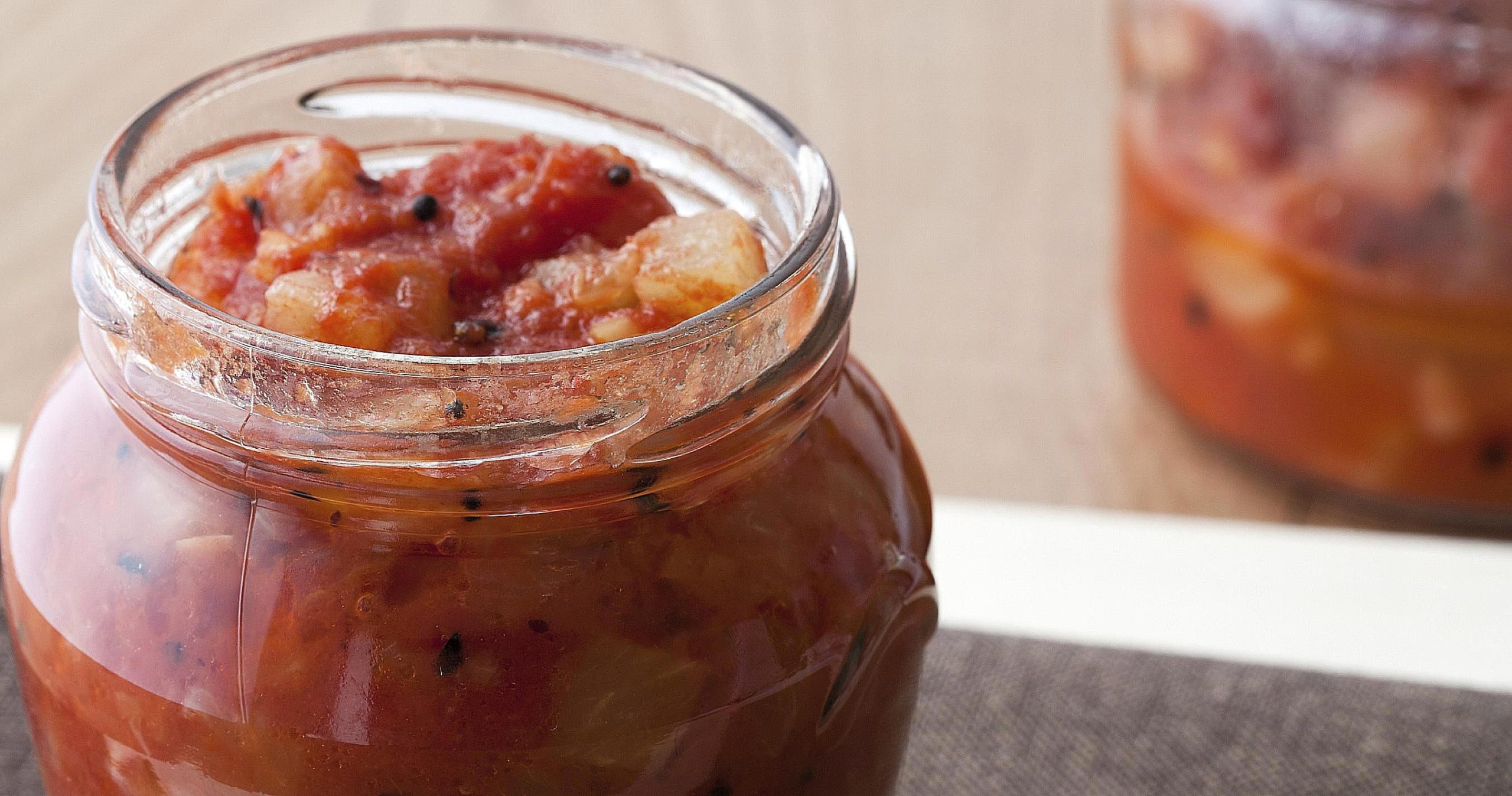 Voňavé rajčatové čatní je mnohem lepší než kečup. Když ho připravuji, sousedé mě žádají o recept.