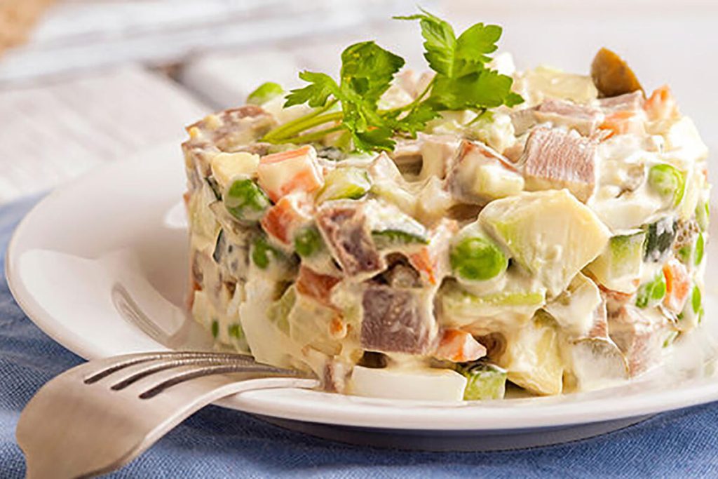 Do zeleninového salátu jsem přidala neobvyklou ingredienci. Chválila ho dokonce i tchyně.