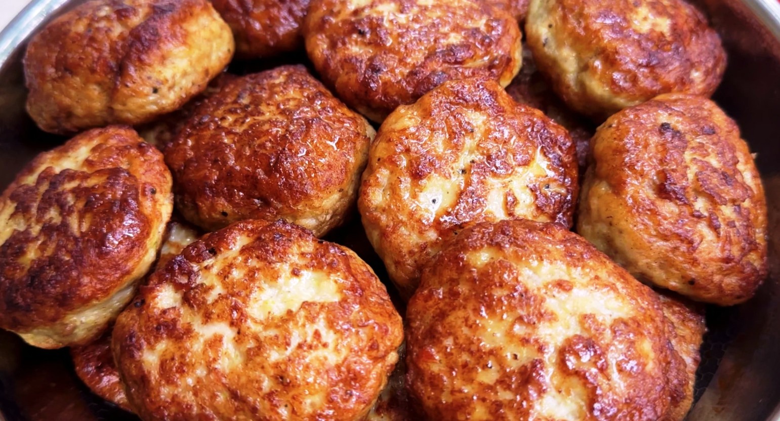 Zapomenutá kotleta z dob komunistického režimu. Vypadala jako mleté maso, ale chutnala lépe než hamburger.