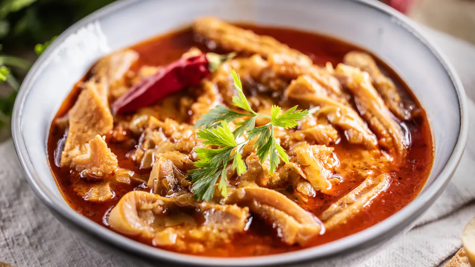 Hřejivá a voňavá polévka. Chutí připomíná dršťky, ale její ingredience překvapí.
