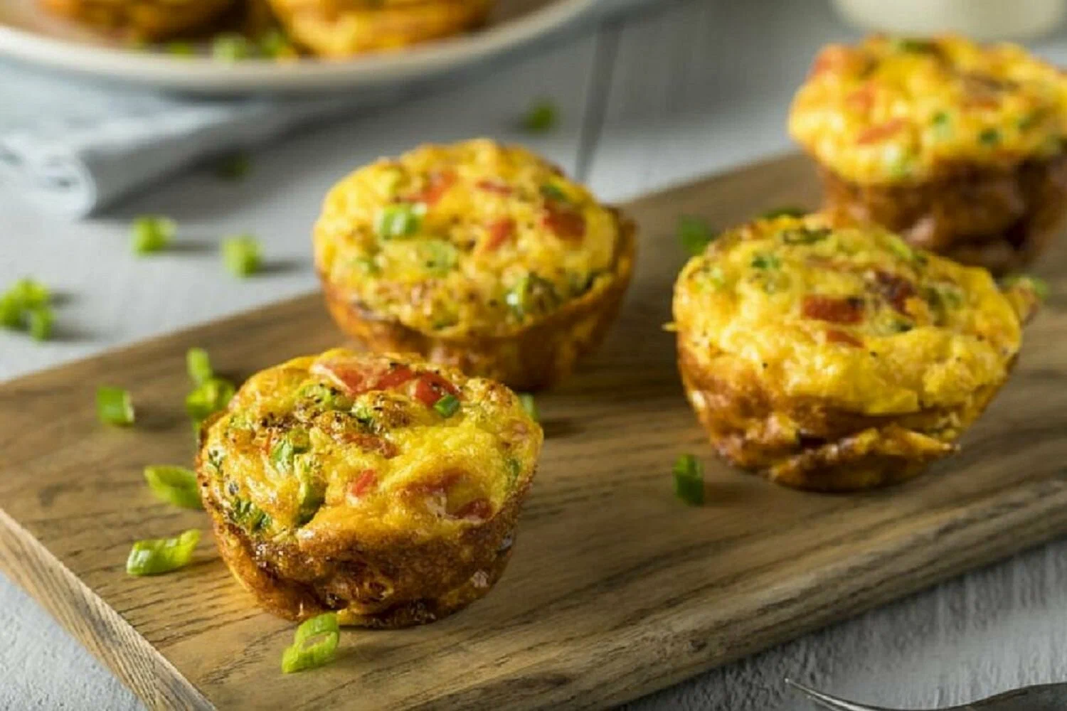 Smíchejte tři ingredience a dejte do formy na muffiny. Skvělá předkrm nebo lehká svačina.