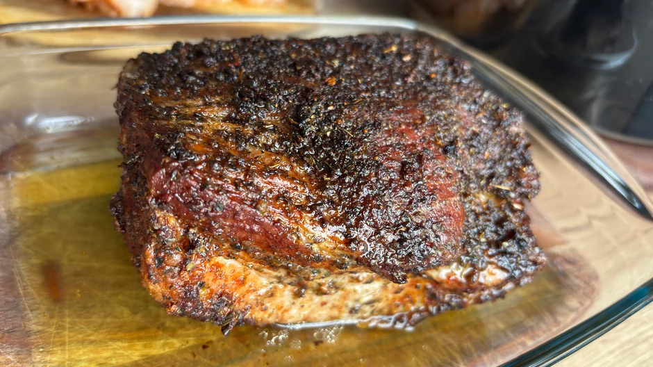 Domácí slanina připravená v horkovzdušné fritéze. Chuť, která předčí maso z obchodu.