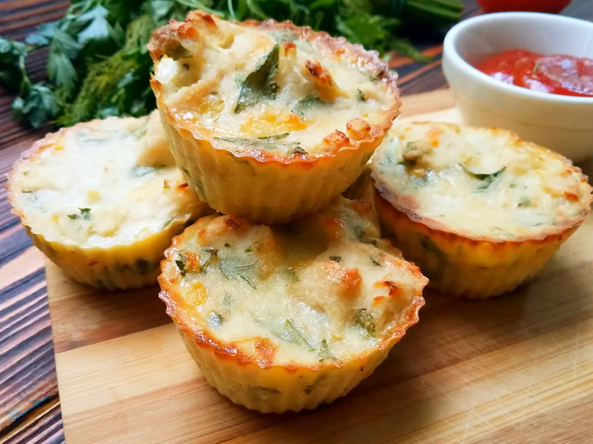 Smíchejte tři ingredience a dejte do formy na muffiny. Skvělá předkrm nebo lehká svačina.