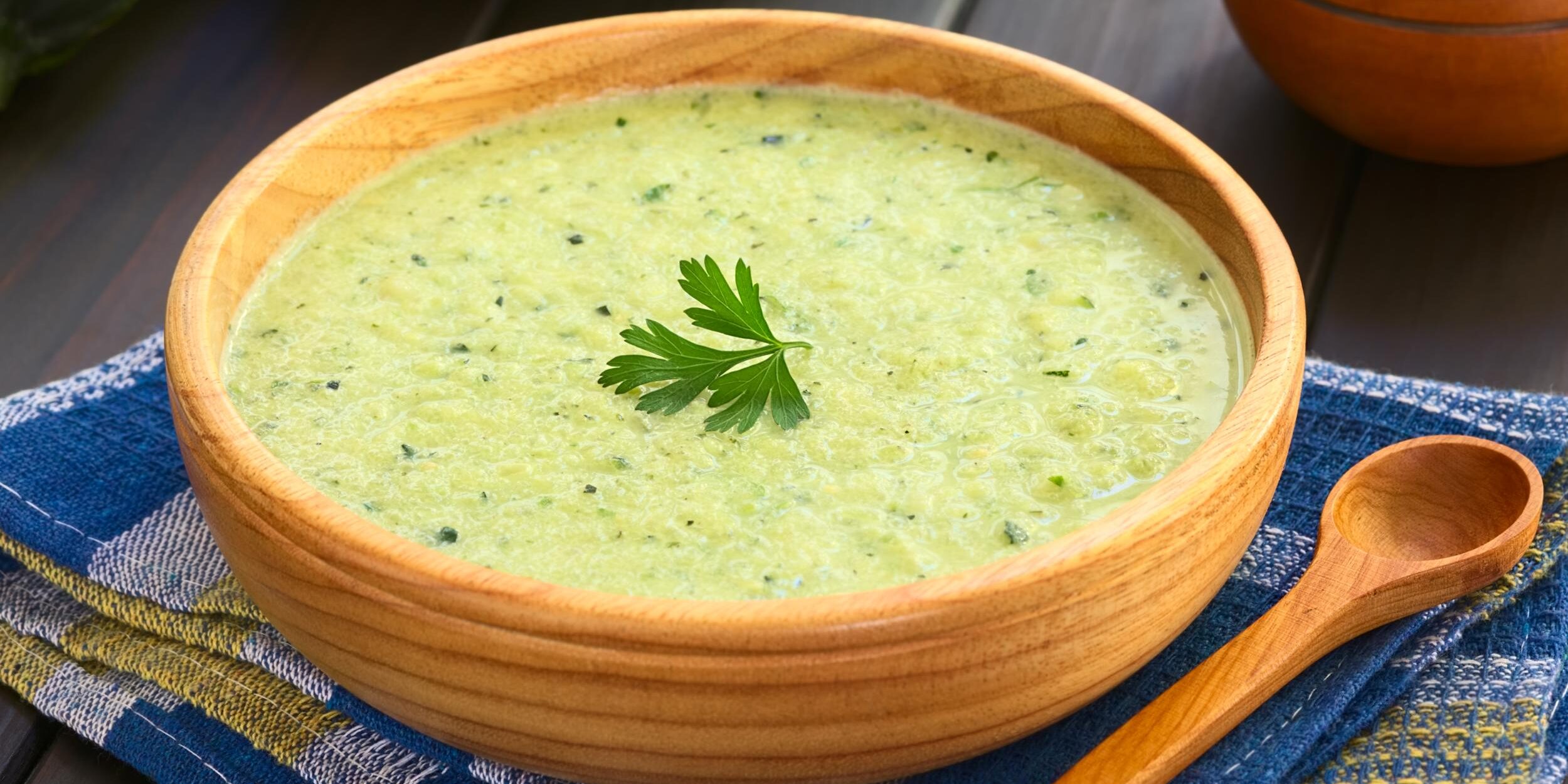 Přidám zeleninu do vývaru a rozmixuji. Krém zmizí do poslední kapky