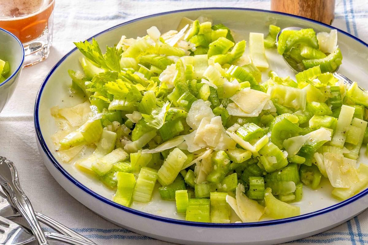 Nastrouhám kořen a přidám dvě ingredience. Tento křupavý salát k obědu ohromí svou šťavnatostí.