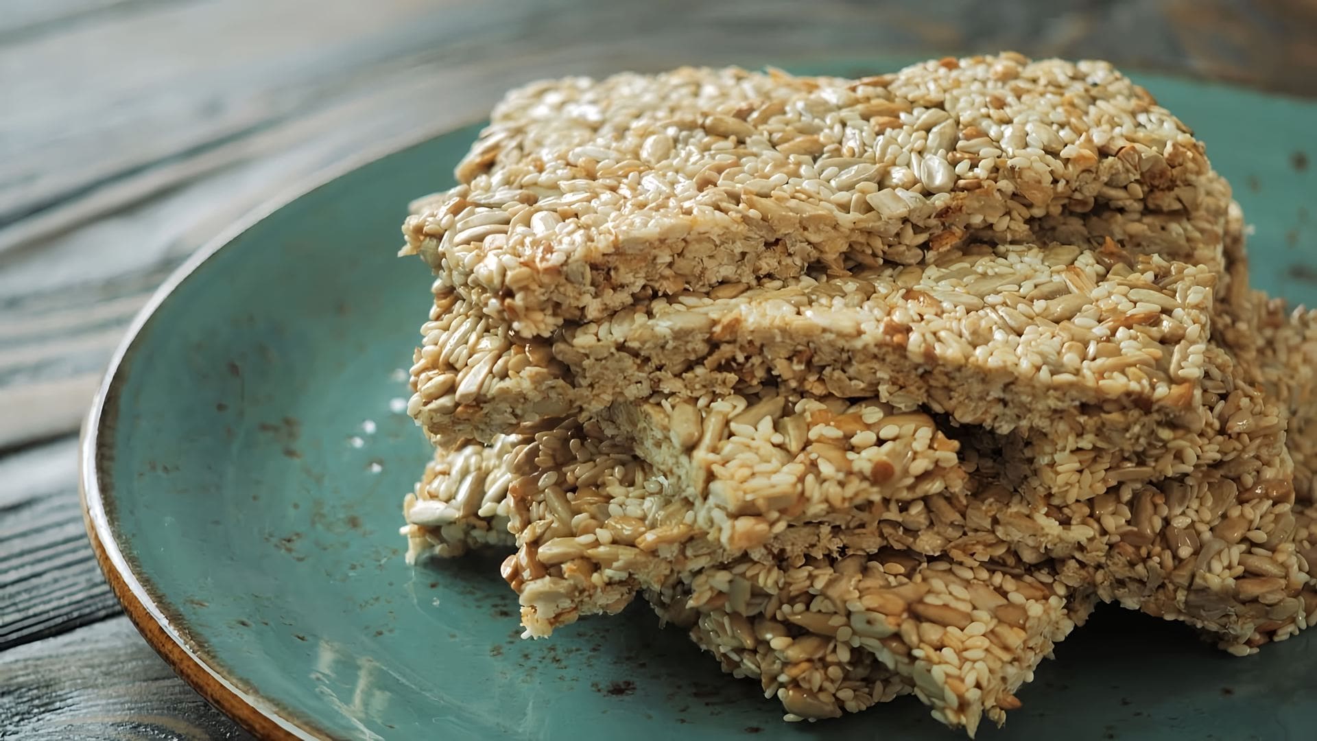 Tento sladký snack připravuji z malých semínek a zdravých přísad. Je chutnější a levnější než ten kupovaný.