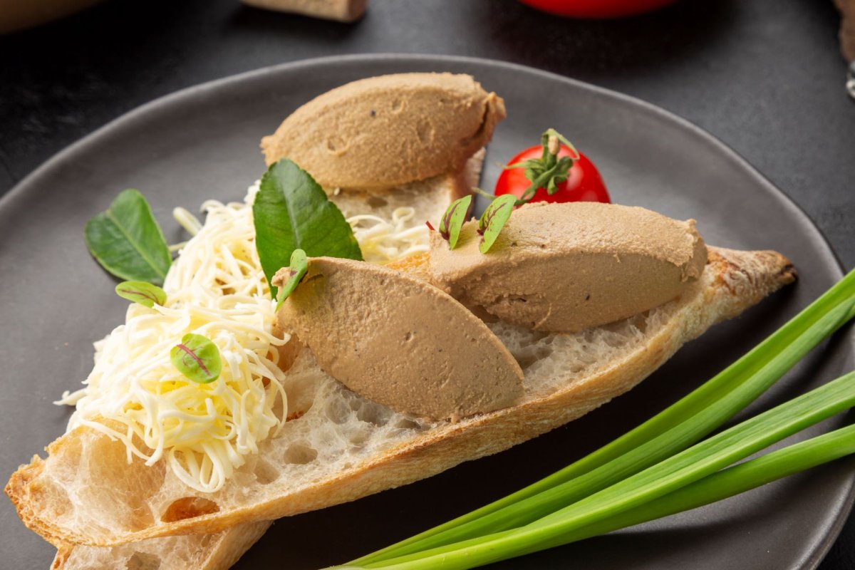 Pasta bohatá na železo a vitamíny. Zdravá varianta sendvičů pro seniory