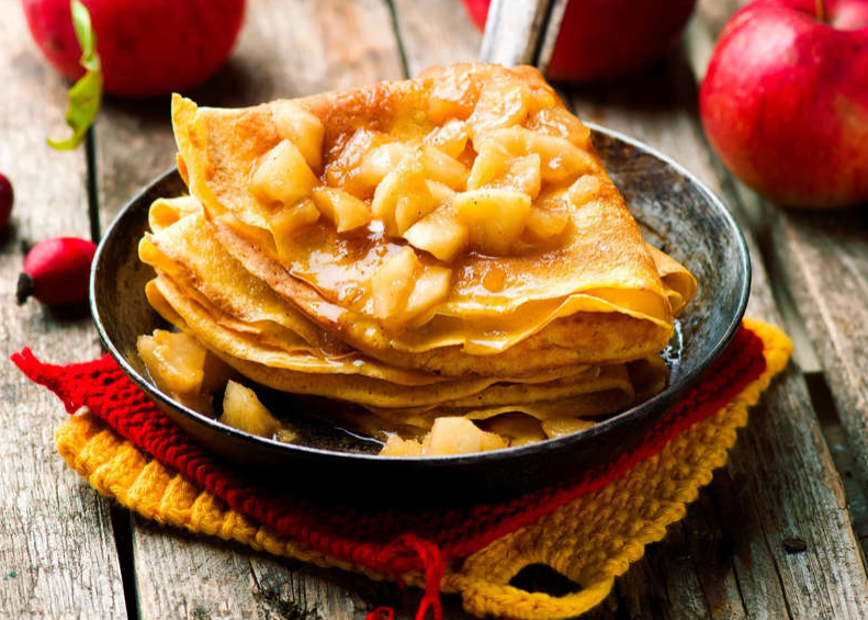 Jablečné palačinky: jednoduchý recept pro celou rodinu