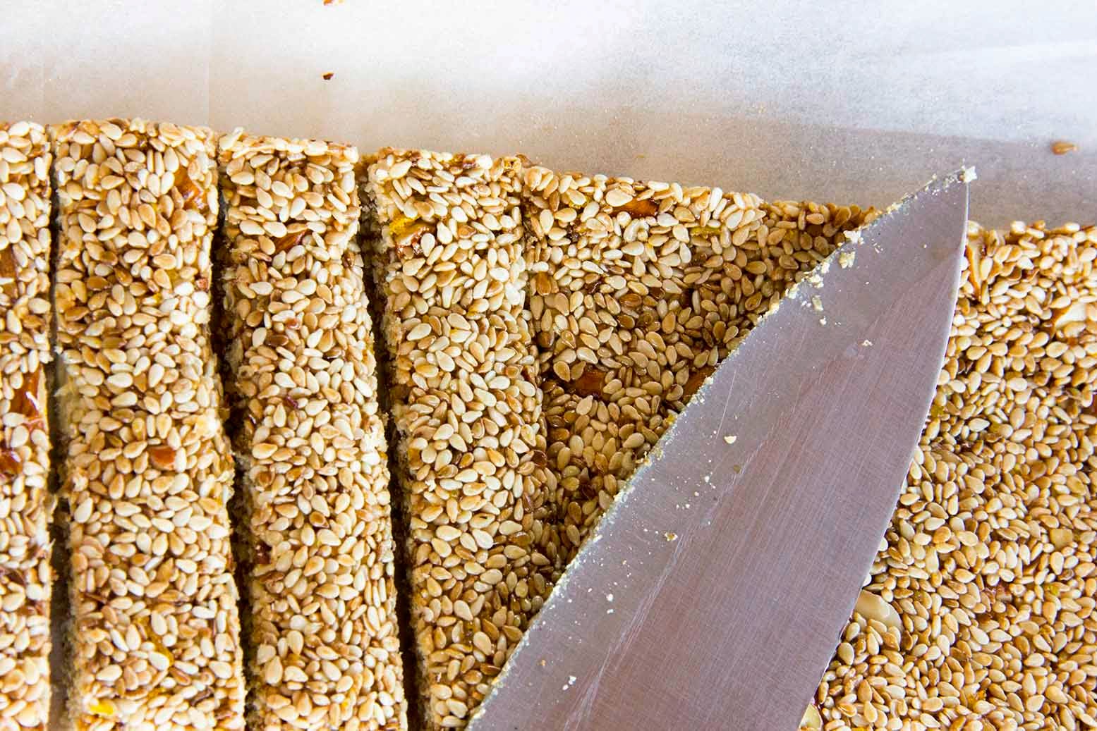 Tento sladký snack připravuji z malých semínek a zdravých přísad. Je chutnější a levnější než ten kupovaný.