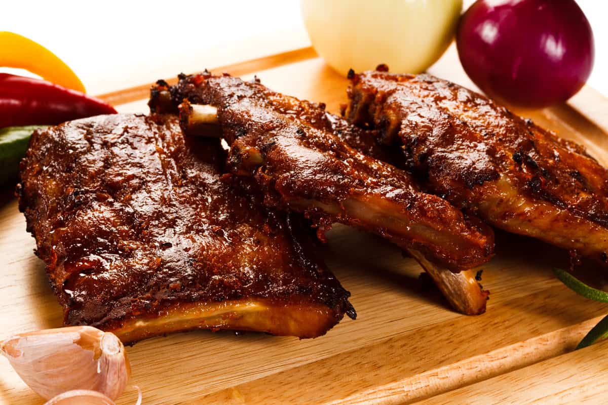 Pečené vepřové žebírka. Jednoduchý recept, aby byly šťavnaté