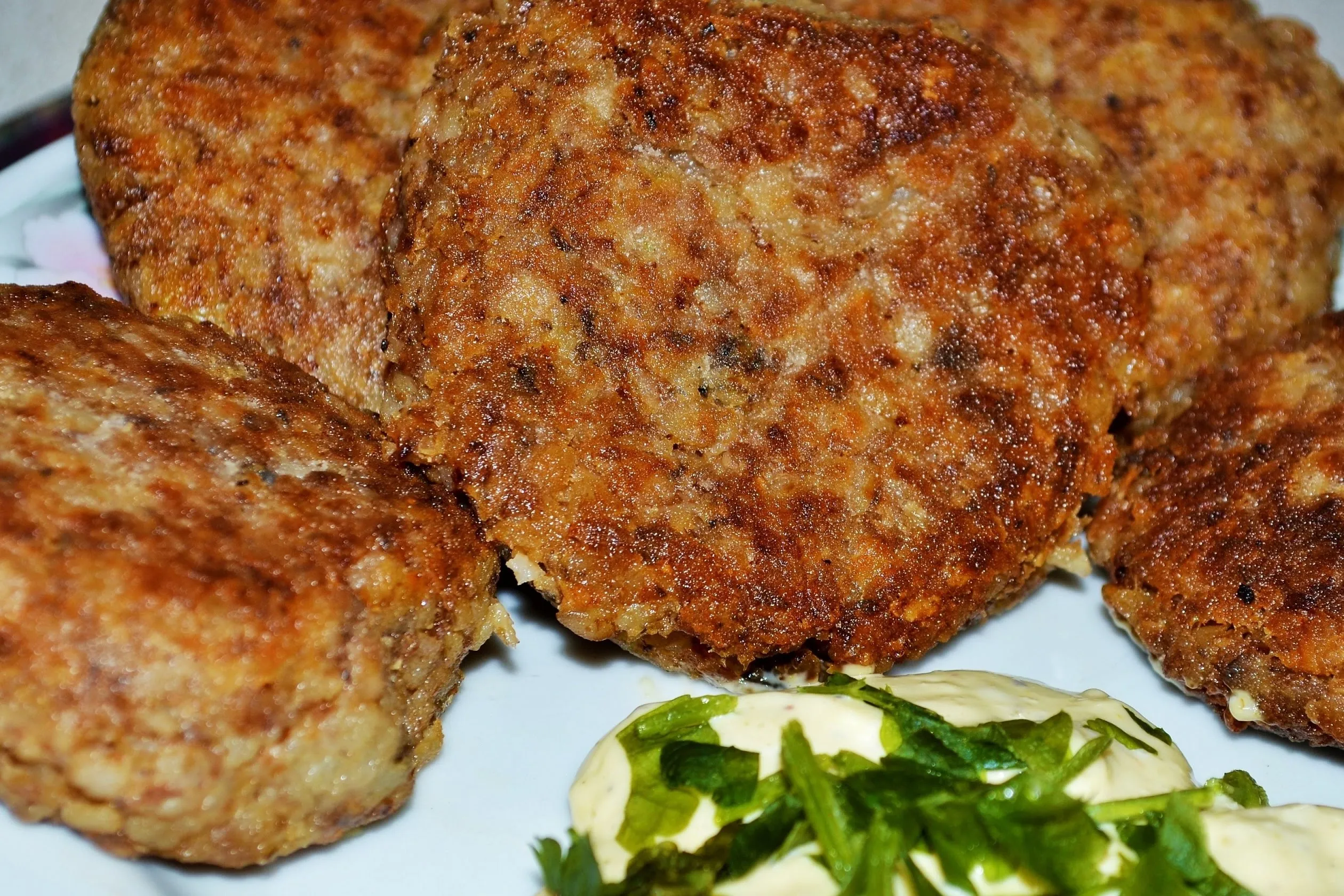 Tyto křupavé vegetariánské karbanátky ze 3 ingrediencí překvapí svou chutí. Dokonce i masožravci si přidávají