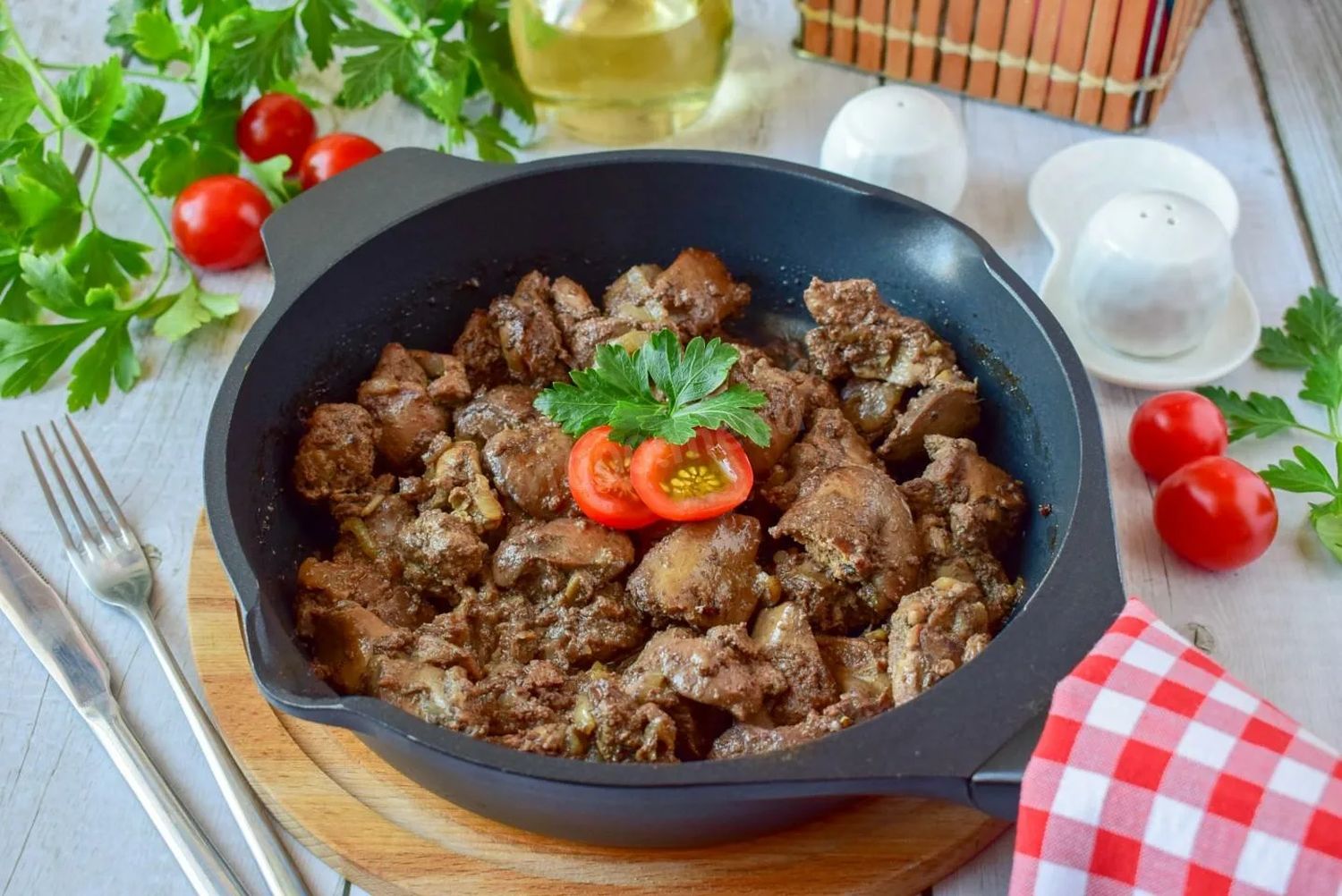 Smažím játra se třemi přísadami. Jsou šťavnatá, krémová a voňavá.