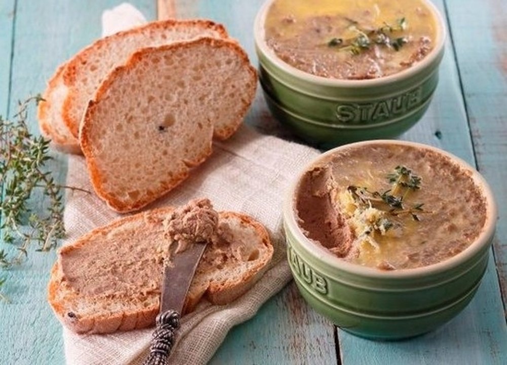 Pomazánka bohatá na železo a vitamíny. Zdravá nabídka pro sendviče pro seniory.