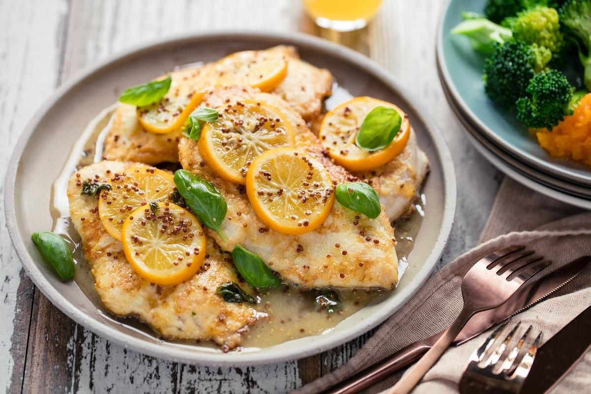 Pečená kuřata s citronem. Tradiční domácí recept