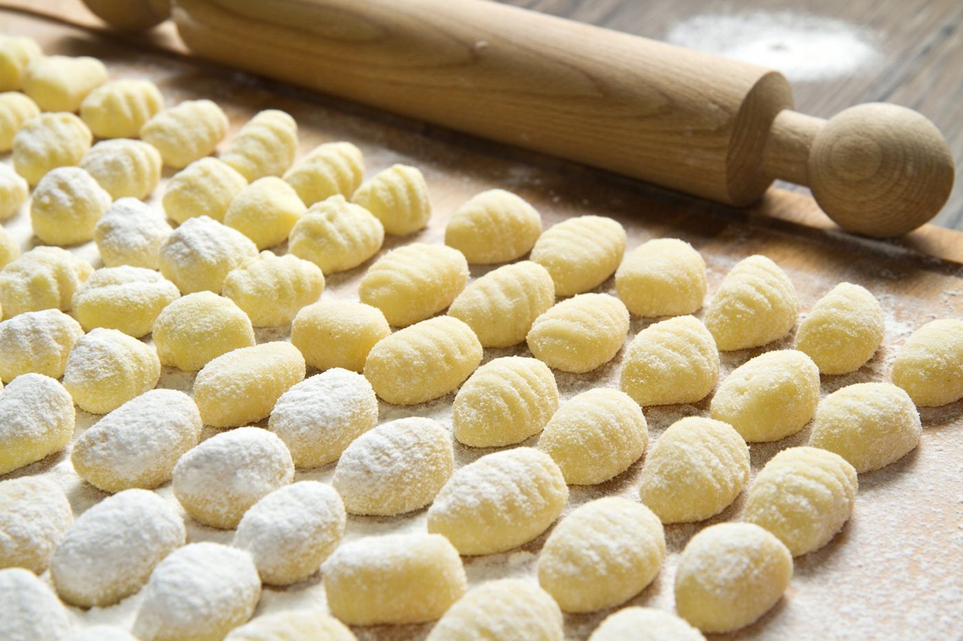 Připravuji babiččiny knedlíky ze 3 ingrediencí. Jsou lehké jako obláček a připraví se za 10 minut.
