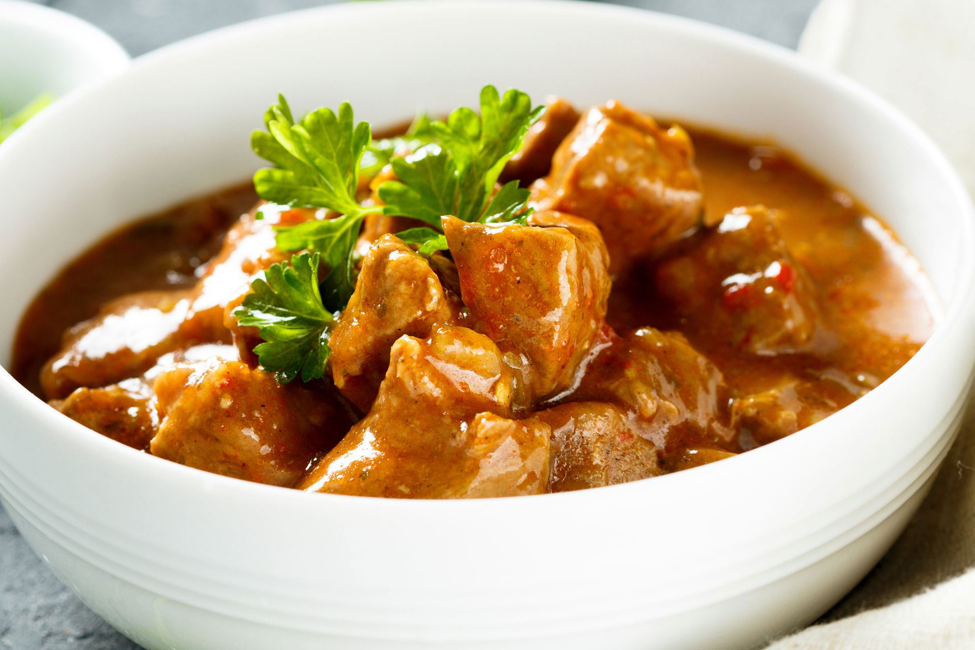 Můj táta vaří husté a voňavé ragú s touto ingrediencí. Ideálně se hodí k bramborám, kaši a rýži
