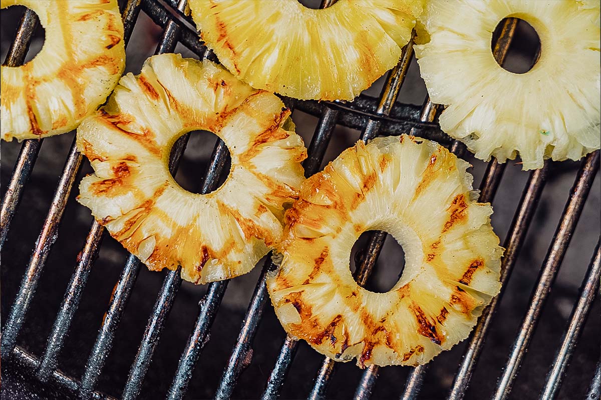 Sladkokyselý pečený ananas: opravdová tropická pochoutka