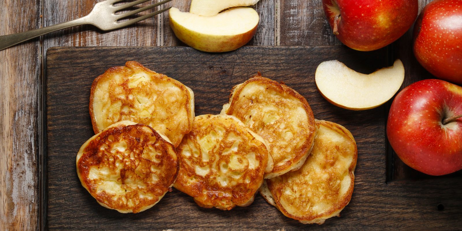 Nadýchané jogurtové palačinky s jablky bez gramu mouky. Přidávám do nich další, levnou ingredienci.