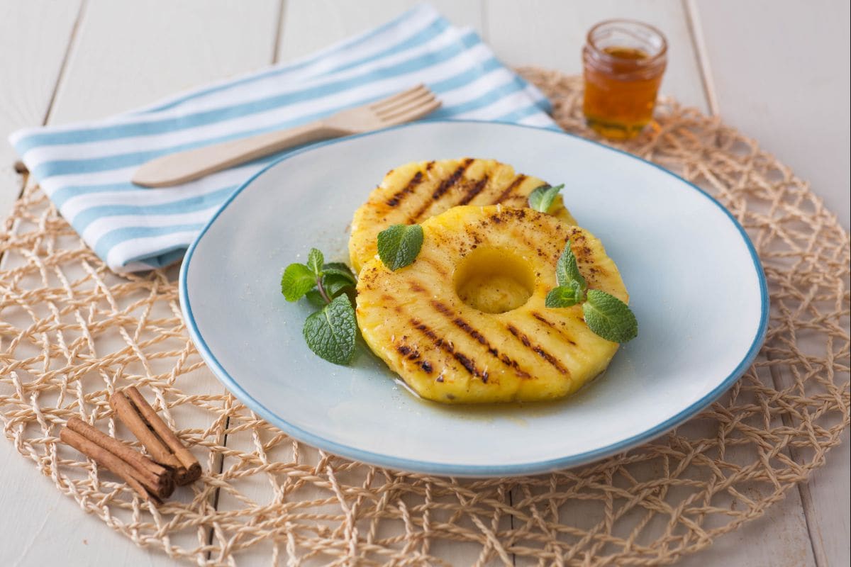 Sladkokyselý pečený ananas: opravdová tropická pochoutka