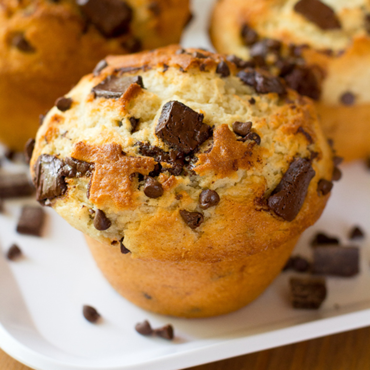 Tyto čokoládové muffiny jsou u nás doma opravdovým hitem. Jsou rychlé na přípravu a ještě rychlejší na zmizení.