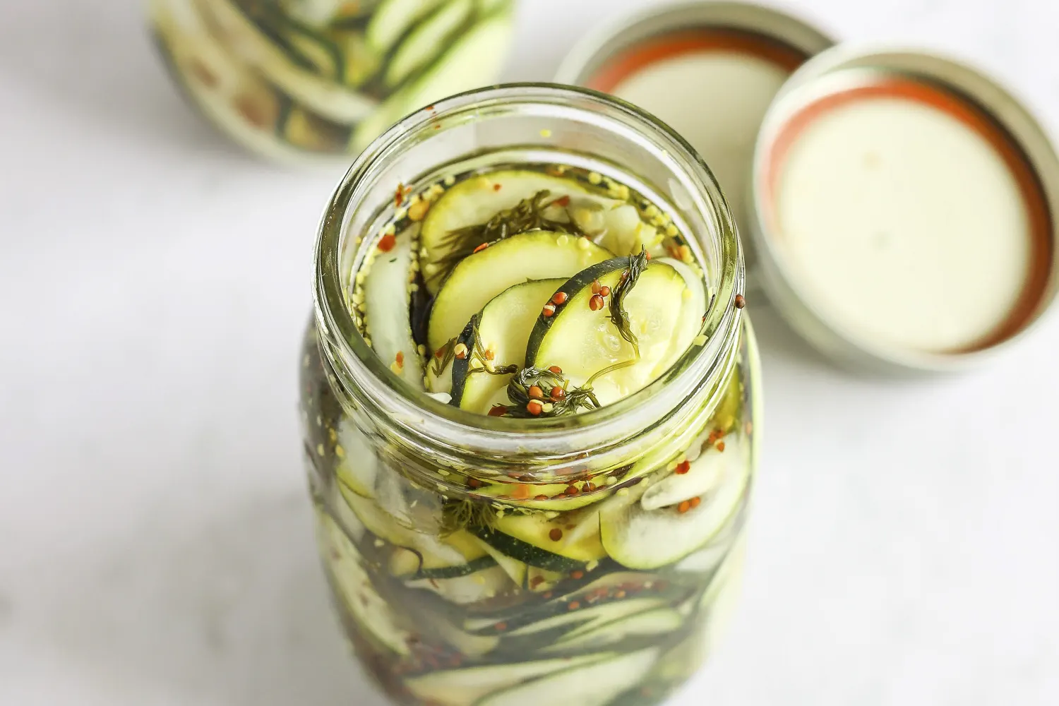 Jak připravit cukety v konzervách? Recept na pikantní verzi