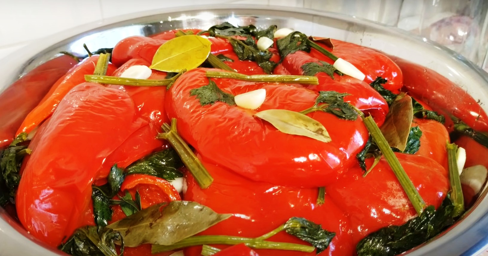 Nejen zelí a okurky. Nakládaná paprika – opravdová delikatesa