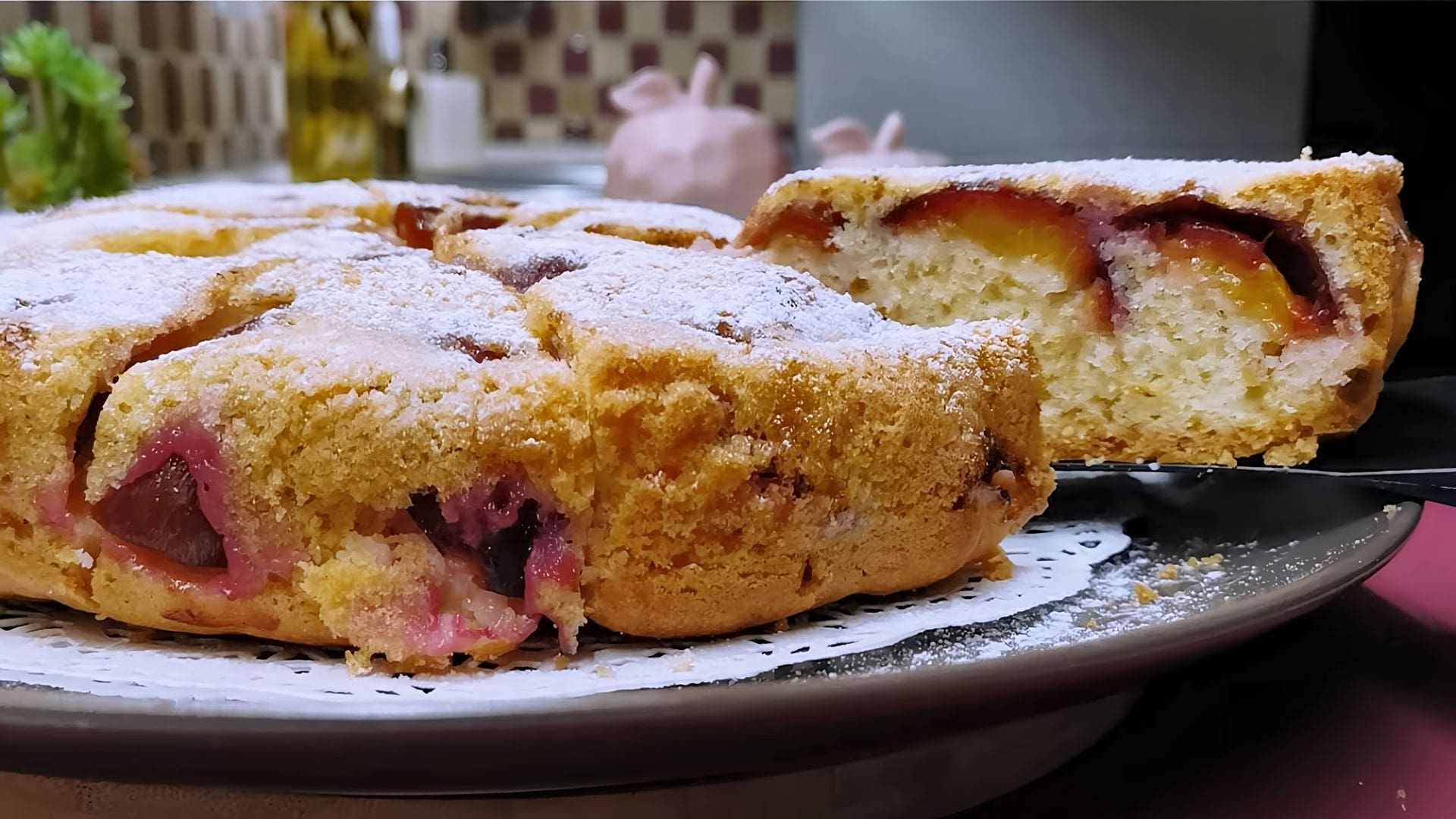 Dlouho jsem nejedla tak chutný koláč se švestkami. Peču ho pravidelně, protože je