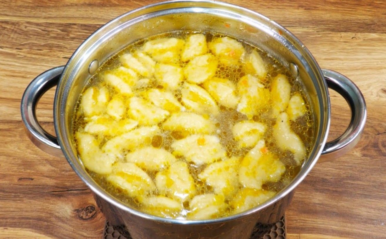 Připravuji babiččiny knedlíky ze 3 ingrediencí. Jsou lehké jako obláček a připraví se za 10 minut.