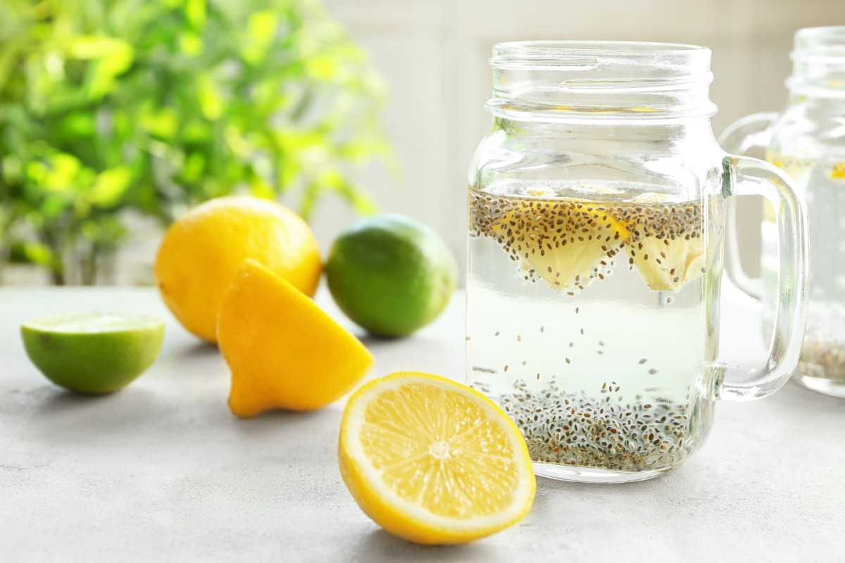 Jaké jsou léčivé vlastnosti citronové vody s chia semínky na lačný žaludek