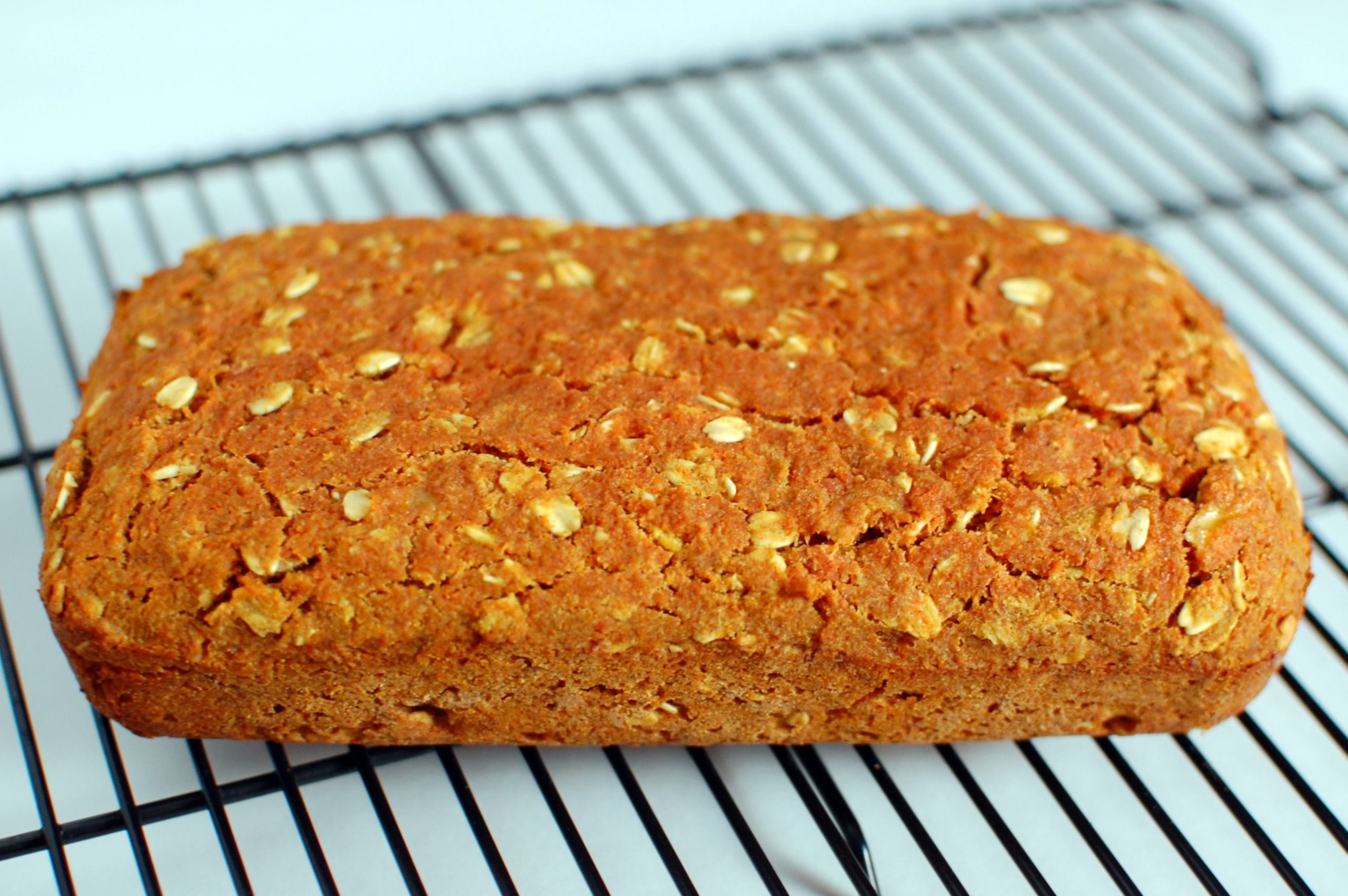 Jak připravit bezlepkový mrkvový chléb: recept ve 3 krocích a bez trouby