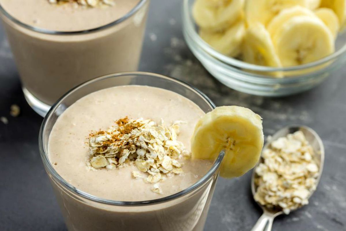 Jaké jsou výhody konzumace banánového smoothie s ovesnými vločkami po tréninku v posilovně