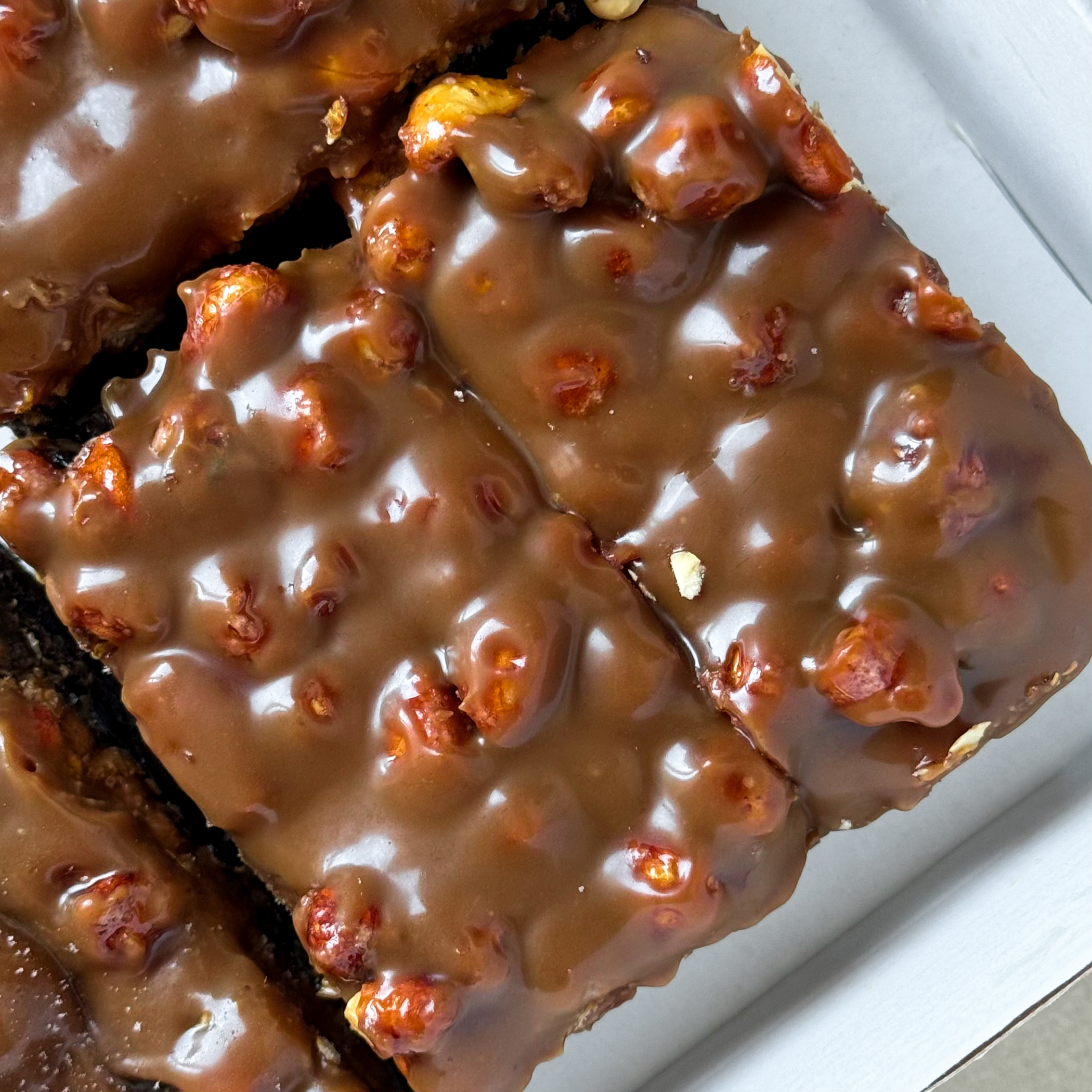 Brownie, ořechy a karamel v jednom. Hosté si budou přidávat další kousek