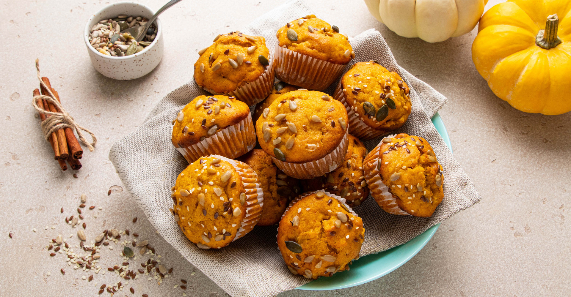 Peču muffiny ze sezónní zeleniny pro školu. Po první přestávce jsou vždycky pryč.