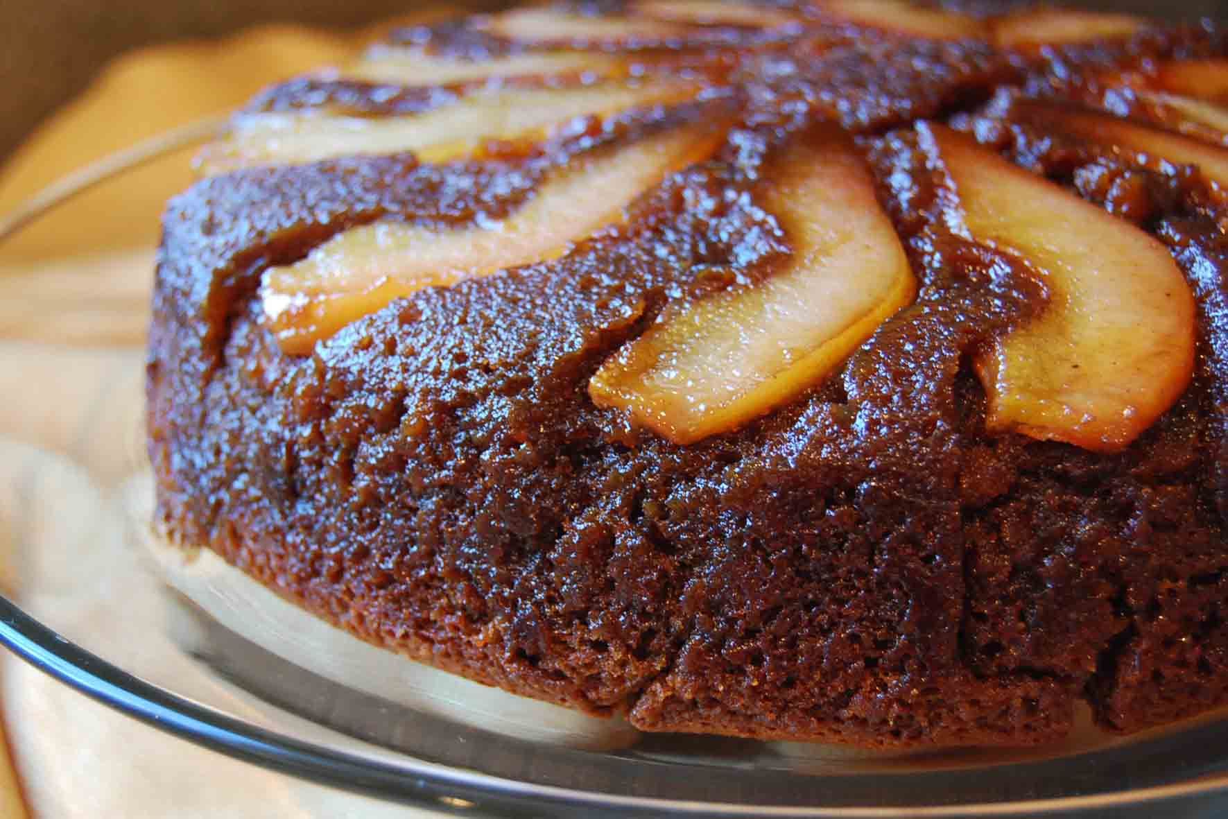 Čokoládový koláč s hruškami. Ideální recept na podzimní večery