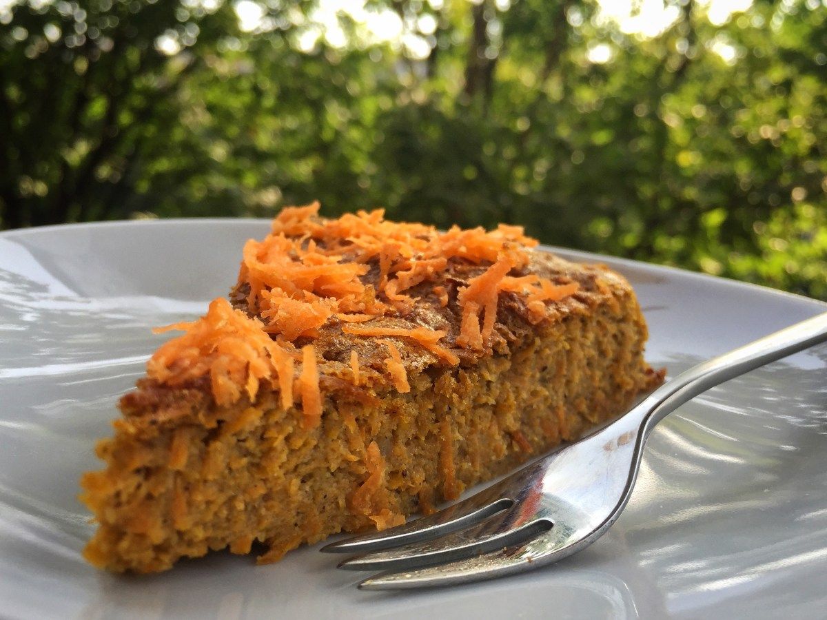 Mrkvový dort, který je vždy měkký a vláčný. Zmizí do poslední drobečky