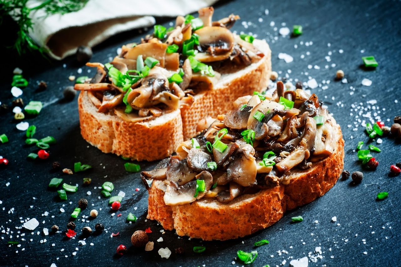 Recept na máslový toast s konfitovanými a obalovanými žloutky