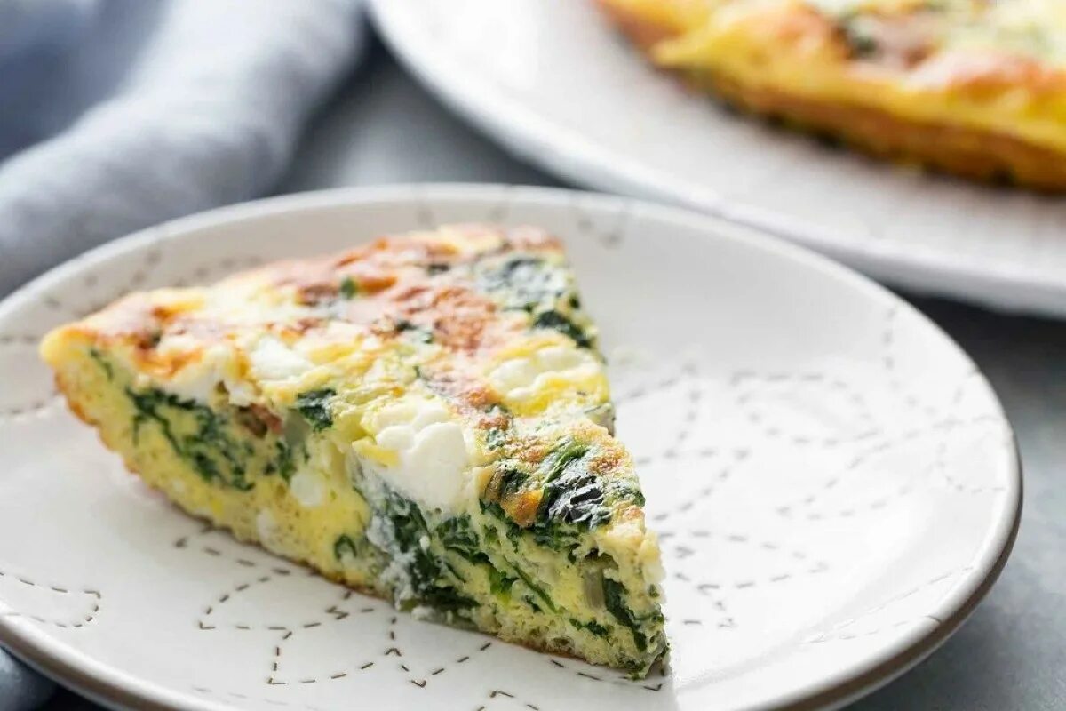 Frittata se zeleninou a sýrem: zdravý recept bohatý na bílkoviny a nízkokalorický