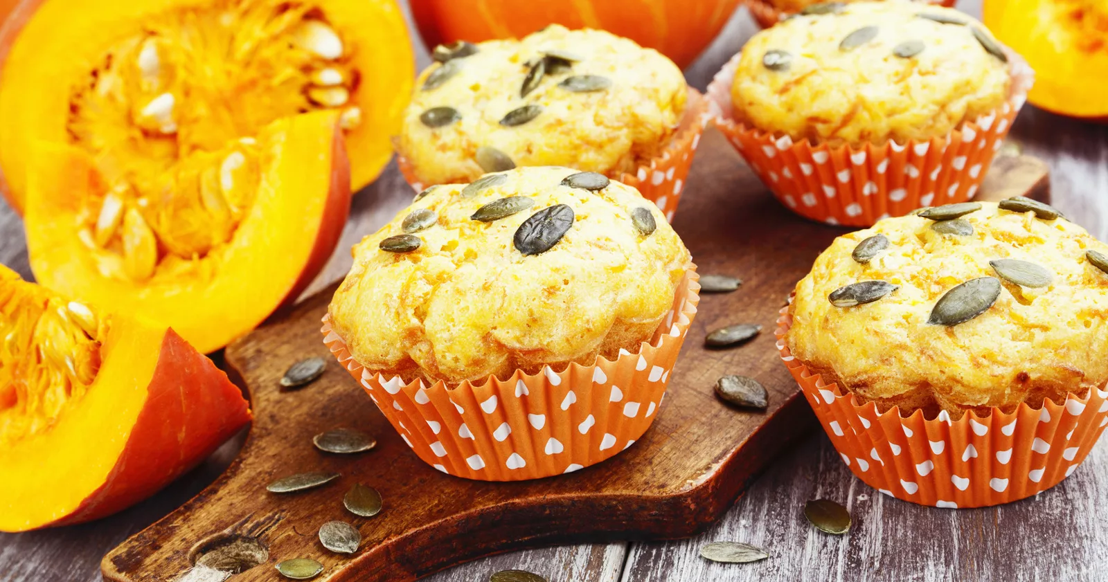 Peču muffiny ze sezónní zeleniny pro školu. Po první přestávce jsou vždycky pryč.