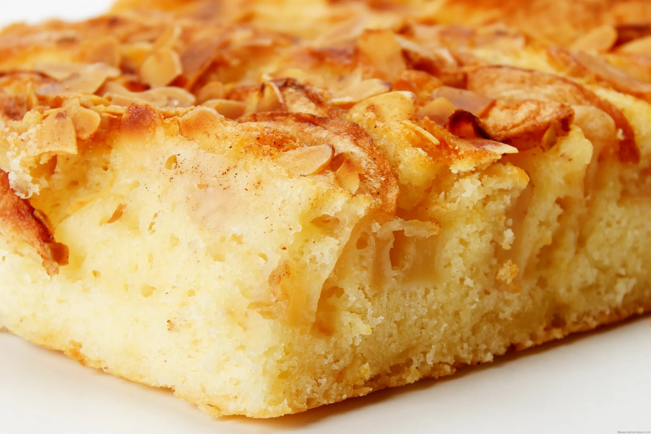 Je to jablečný koláč, jako od babičky, jen lehčí. Připravíte ho ze 3 ingrediencí bez cukru a mouky.