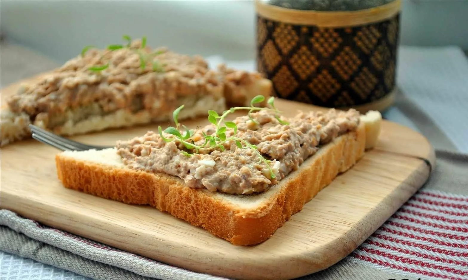3 ingredience a 2 minuty. Vyzkoušejte tento recept na pastu z tuňáka a budete ji připravovat pořád.