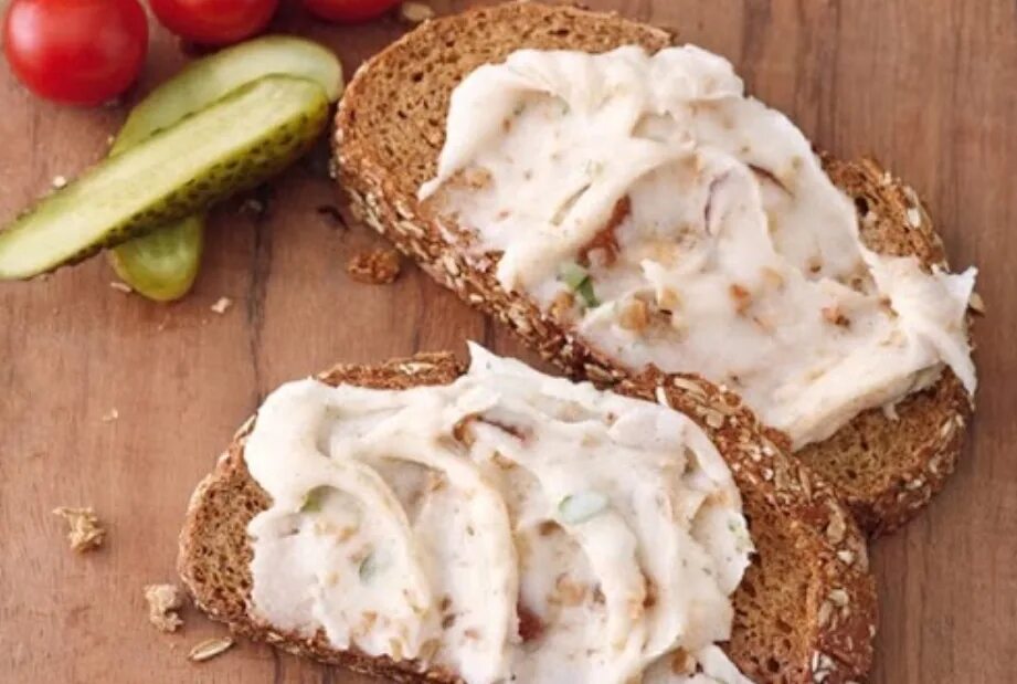 Nejlepší domácí sádlo s škvarkami, jablkem a cibulí