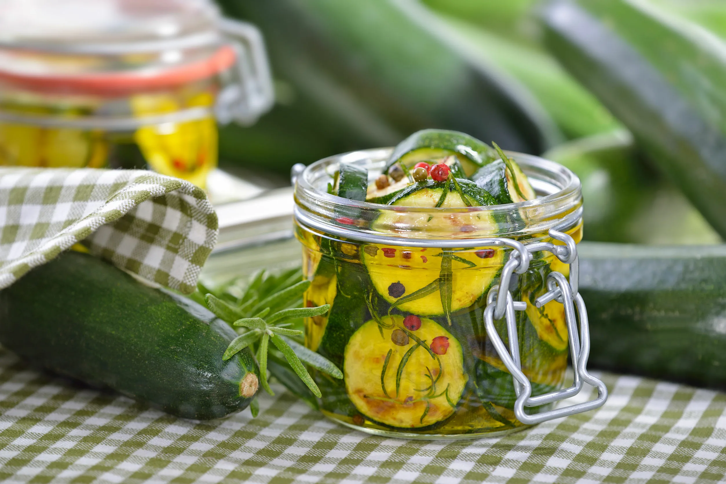 Jak připravit cukety v konzervách? Recept na pikantní verzi