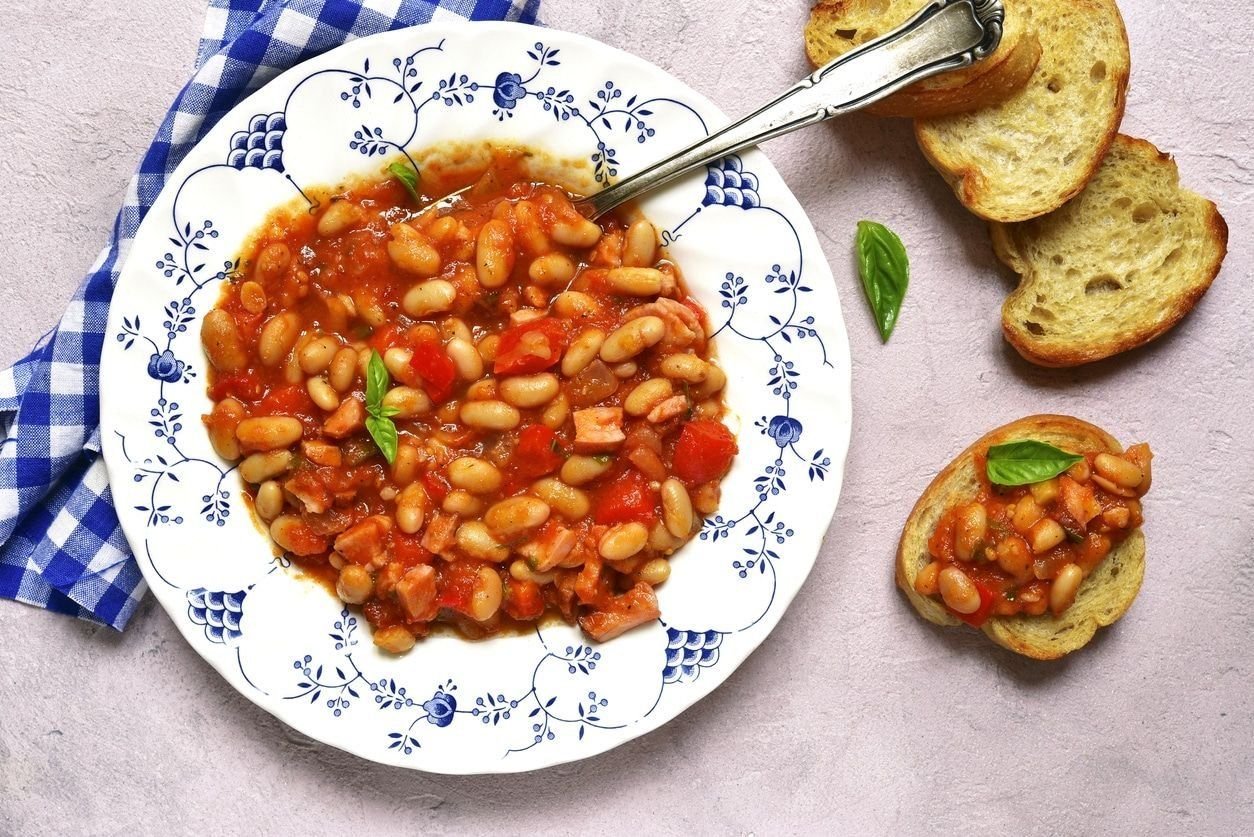 Fazole po bretaňsku s výraznou chutí. Připravte si jídlo z těchto ingrediencí a bude dokonalé