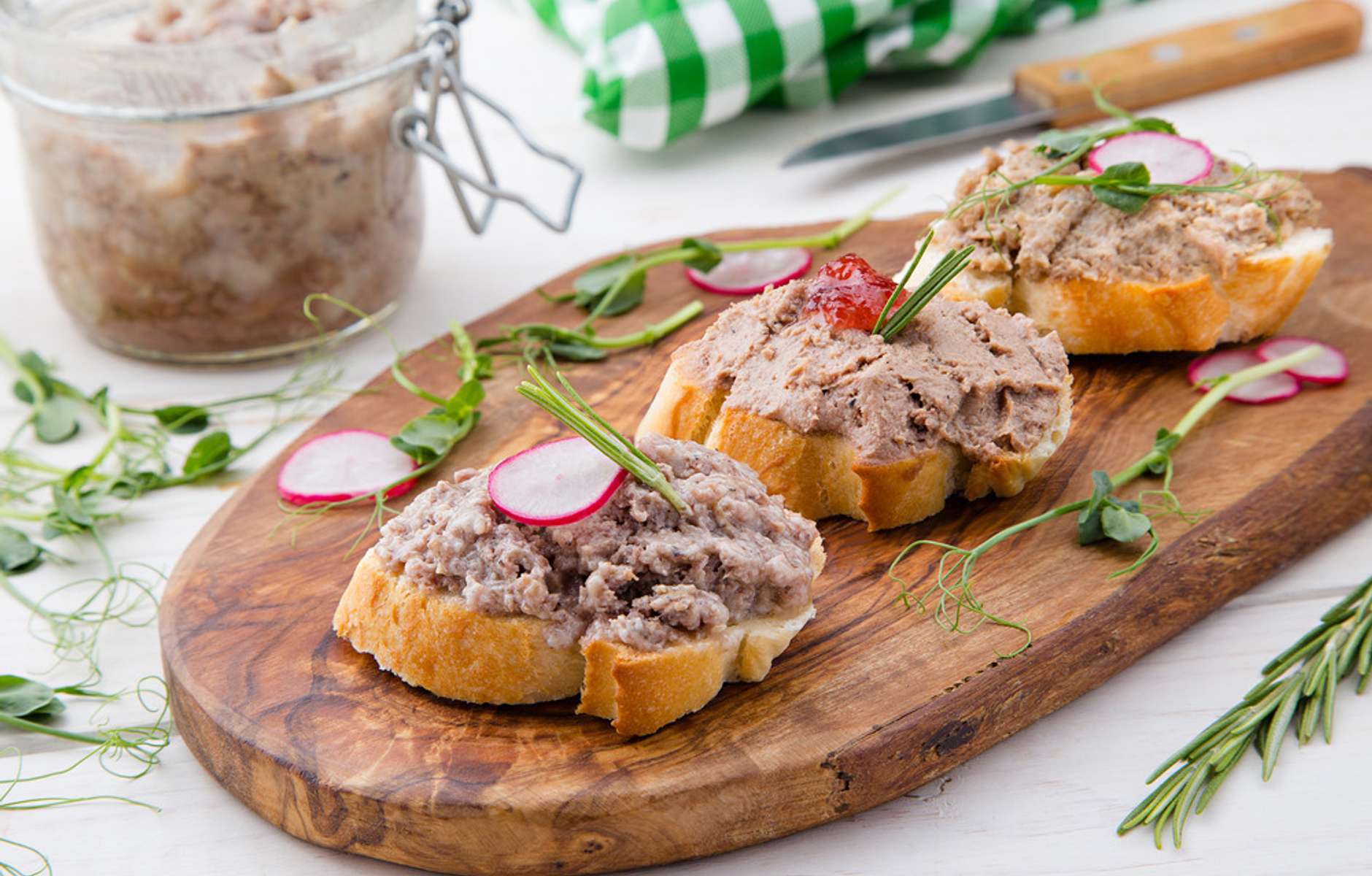Paštika z vlastní pece je kouzelná. Vyzkoušejte tento recept a už nikdy nebudete kupovat paštiku v obchodě.