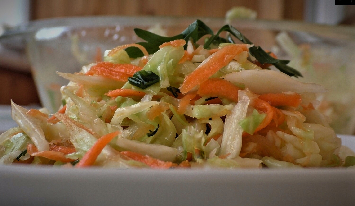 Vyzkoušela jsem to a nemohla uvěřit. Syrové zelí s těmito ingrediencemi je prostě mistrovské dílo.
