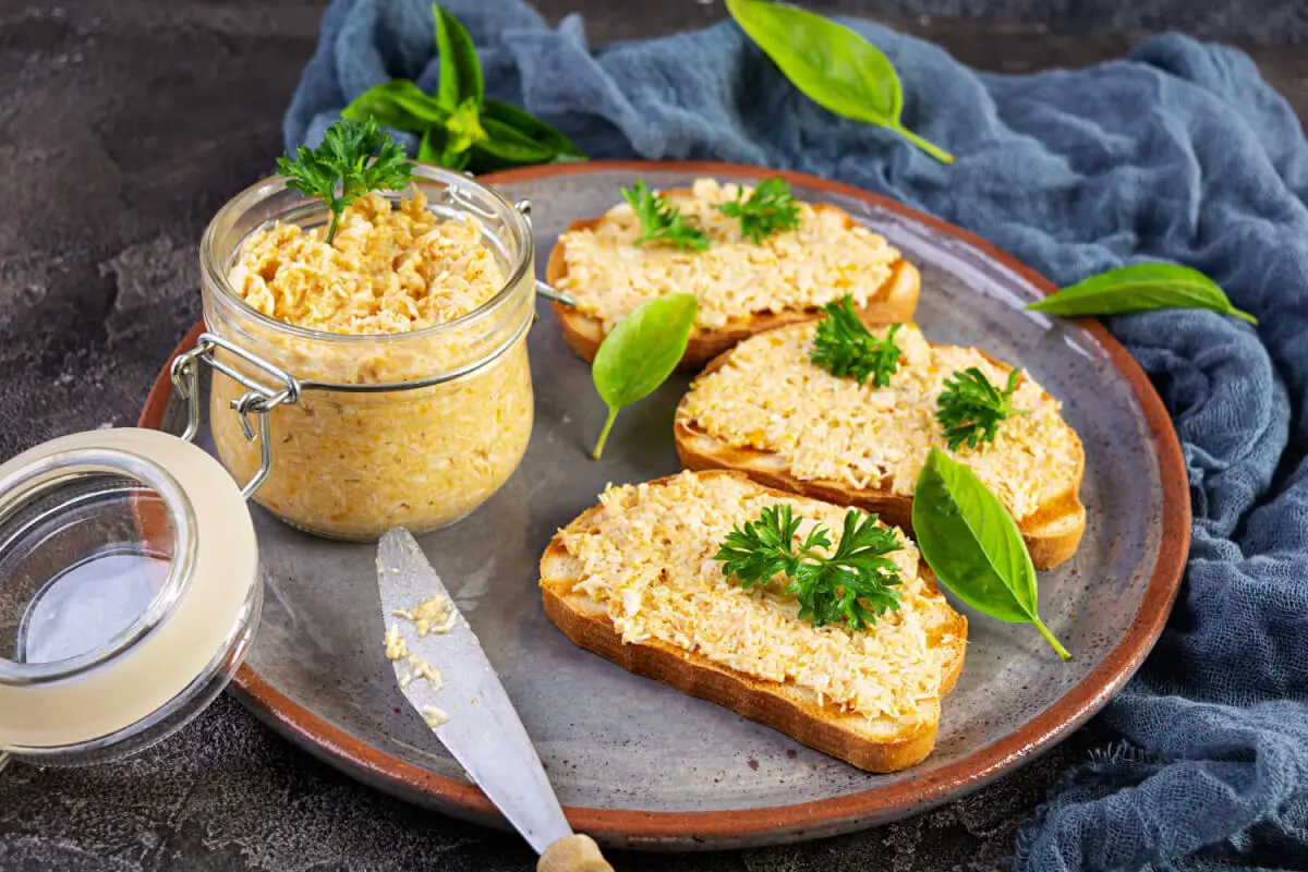 Tento paštát z cukety a jemného masa překvapuje svou lehkostí. Všichni chtějí recept