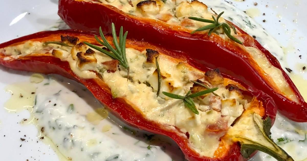 Pálivá paprika plněná kuskusem, fetou a citronovým jogurtem