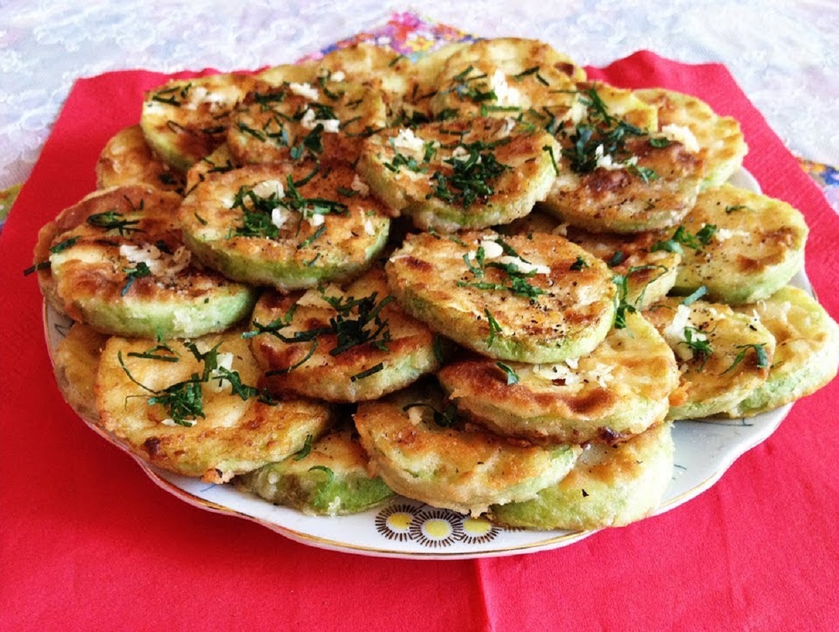 Dříve jsem je obaloval v trojobalu a smažil jako kotlety. Nyní mám lepší recept na cukety